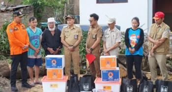 Pemkab Jombang Salurkan Bantuan kepada Warga Terdampak Angin Kencang